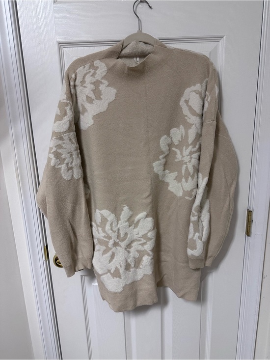 Anthropologie Sweaters - Anthropologie Beige and Cream Floral Crewneck Sweater